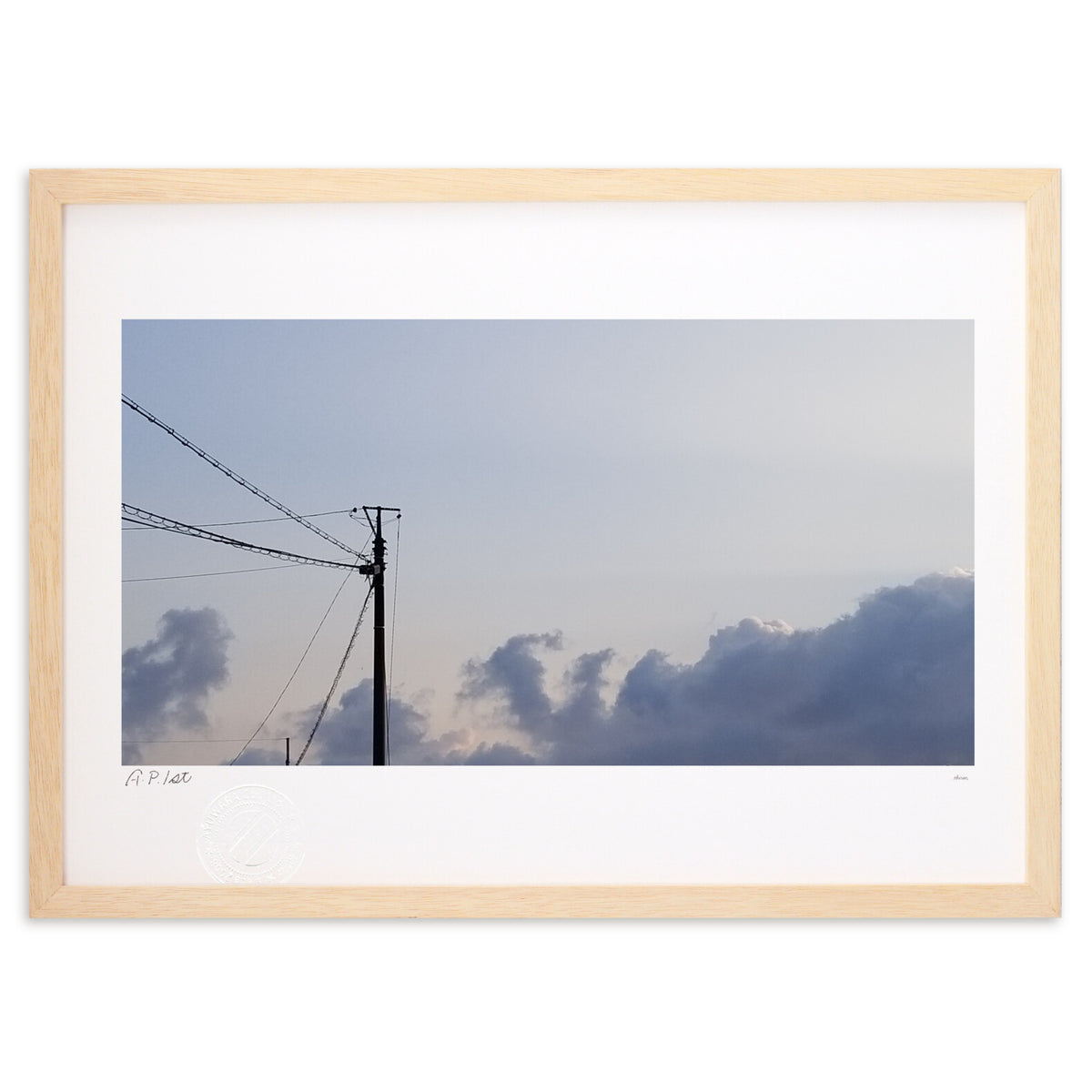 朝空と電柱、横から湧く雲