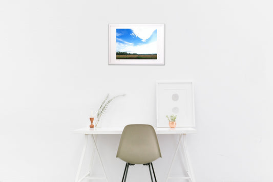 牧草ロールと蒼い空