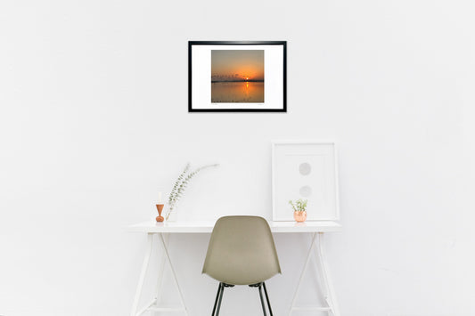 朝日と共に飛び立つマガン