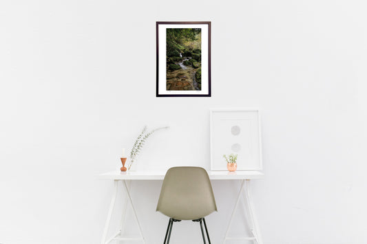 山の中を流れる