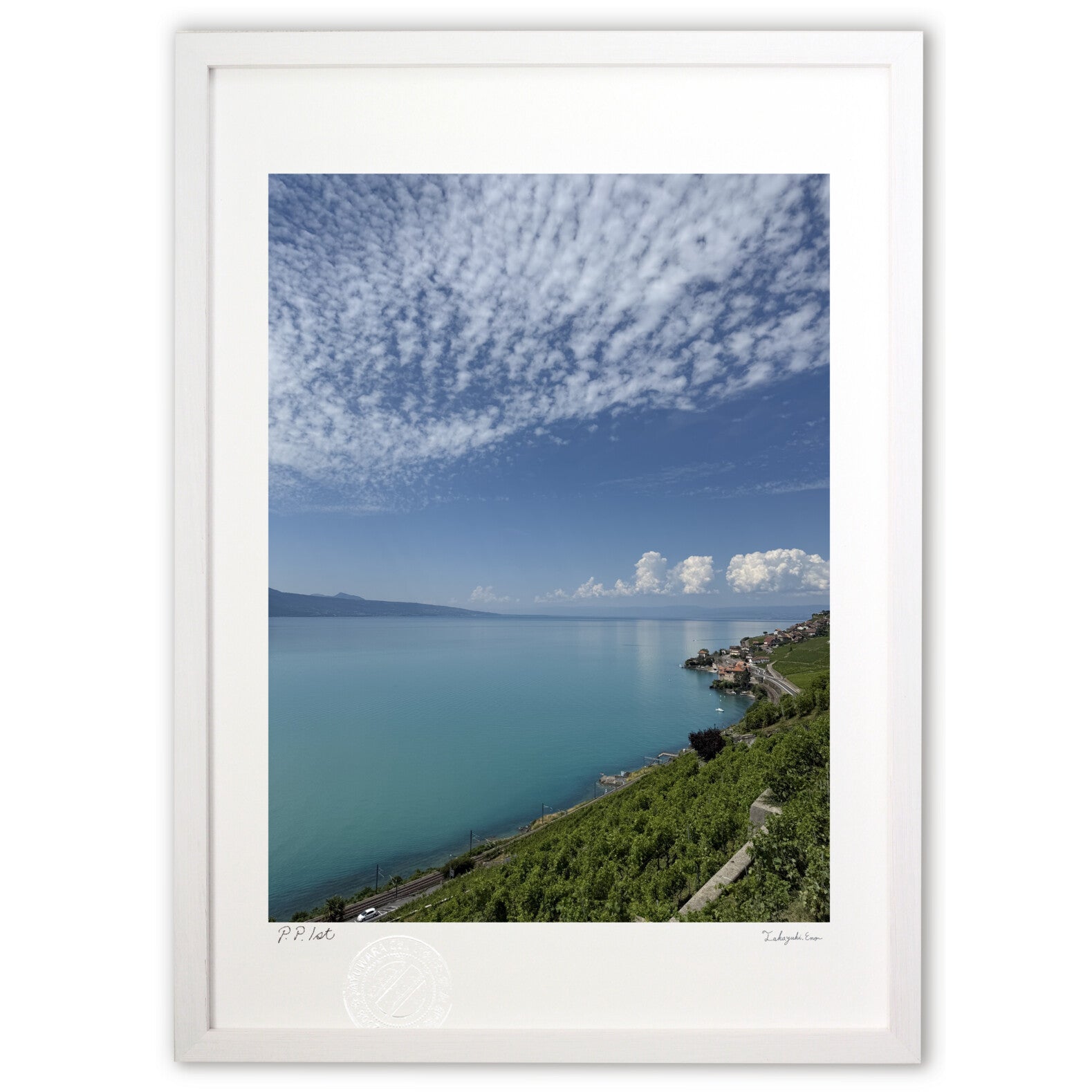 青い湖と広がる空 – 絵画や壁飾り販売｜風景投稿販売あゆわら(R)