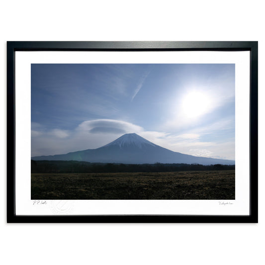 傘雲に朝日輝く