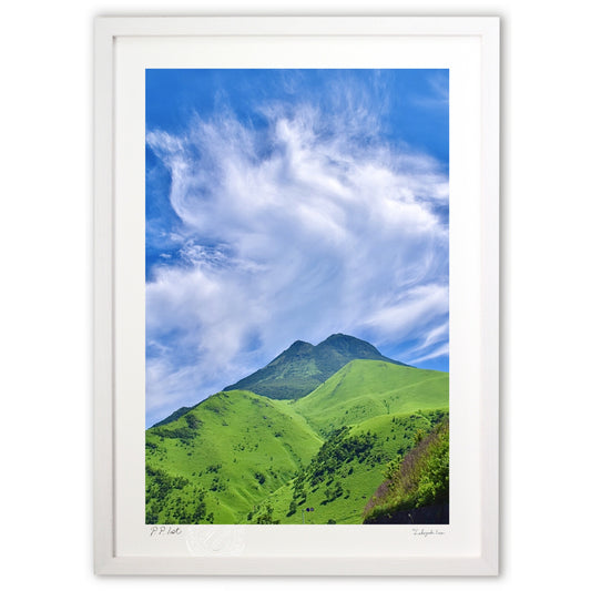 湯煙を吐く由布岳