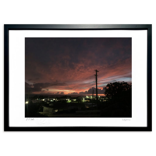 明かり達の上の夕暮れ