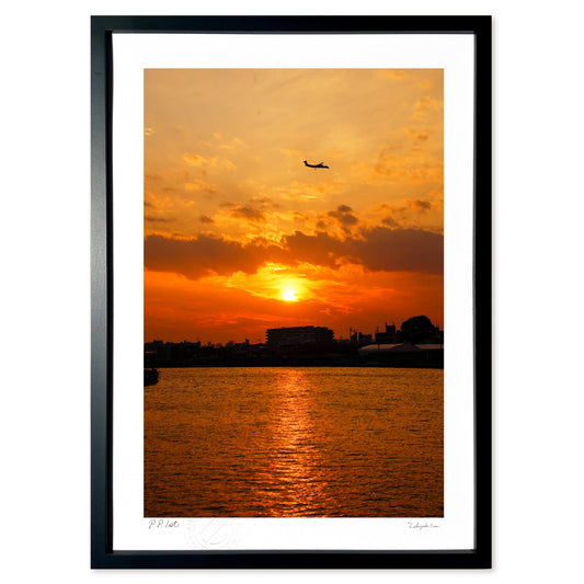 夕焼けと飛行機