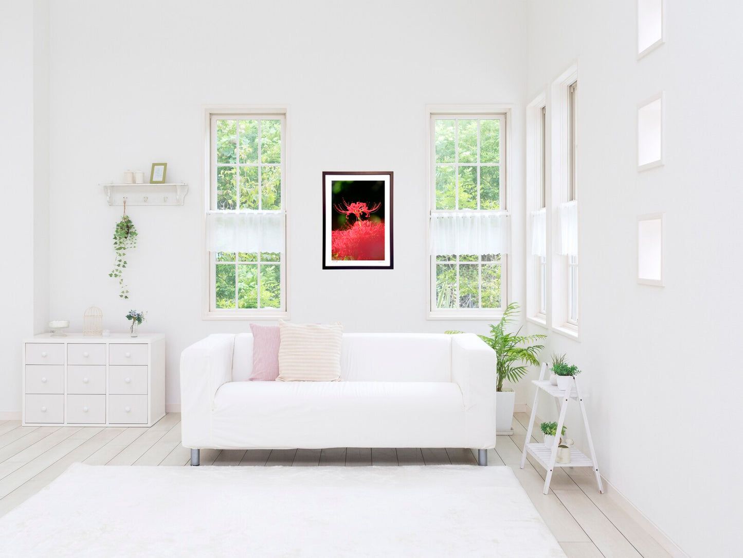 木漏れ日と彼岸花