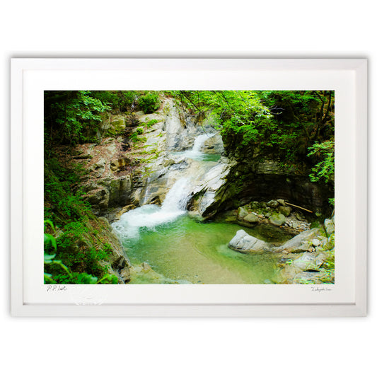 エメラルドグリーンのポットホール