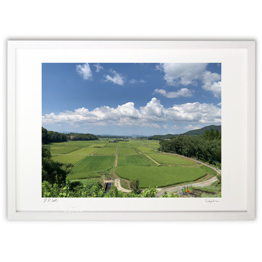 風わたる谷をゆく雲