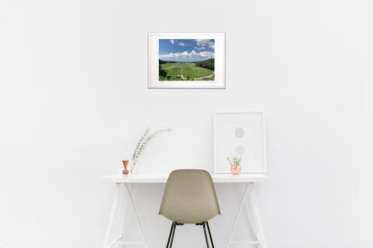 風わたる谷をゆく雲