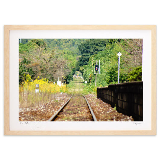 赤い信号と白い看板