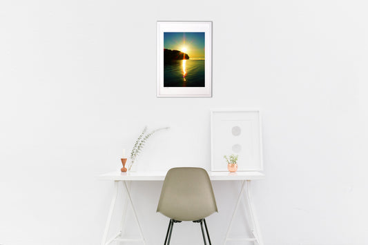 昇る朝日と光の道